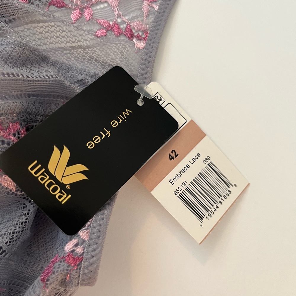 New with tags Wacoal wire free embrace lace bra (42) - Picture 2 of 5